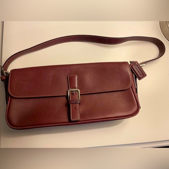 Coach Handbags - Vintage Y2K Coach Baguette shoulder bag burgundy leather silver hardware